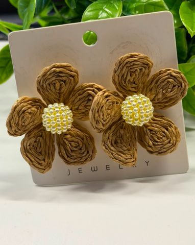 Arete flor ratan café claro